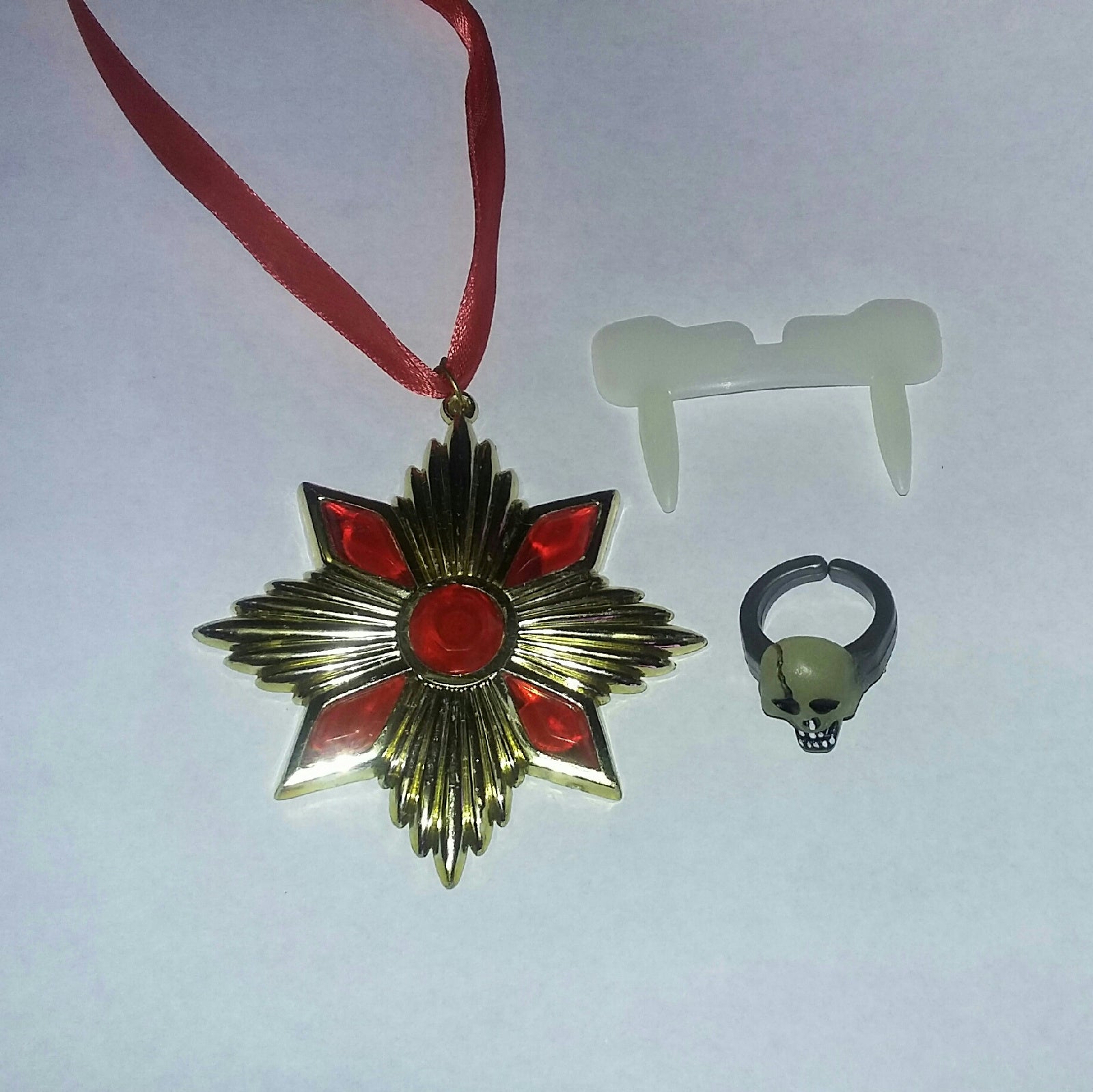 Dracula Accent Costume Kit Medallion Glow in the Dark Plastic Fangs & Skull Ring